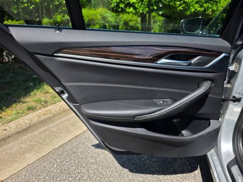Used 2017 BMW 530i RWD image 31