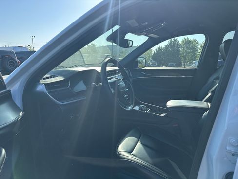 Used 2024 Jeep Grand Cherokee L Limited AWD/4WD image 7