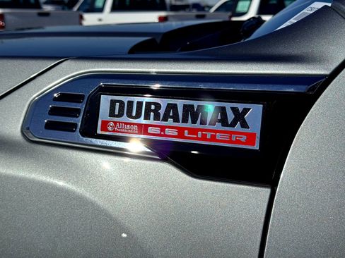 Used 2025 GMC Sierra 2500 SLT w/ SLT Convenience Package image 3