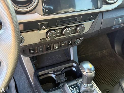 Used 2021 Toyota Tacoma TRD Sport w/ Technology Package RWD image 11