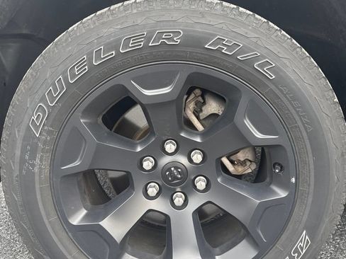 Used 2025 RAM 1500 Big Horn AWD/4WD image 10
