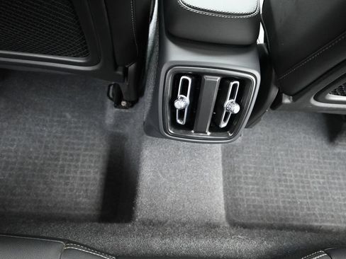 Used 2024 Volvo XC40 B5 Plus w/ Protection Package Premier AWD/4WD image 12