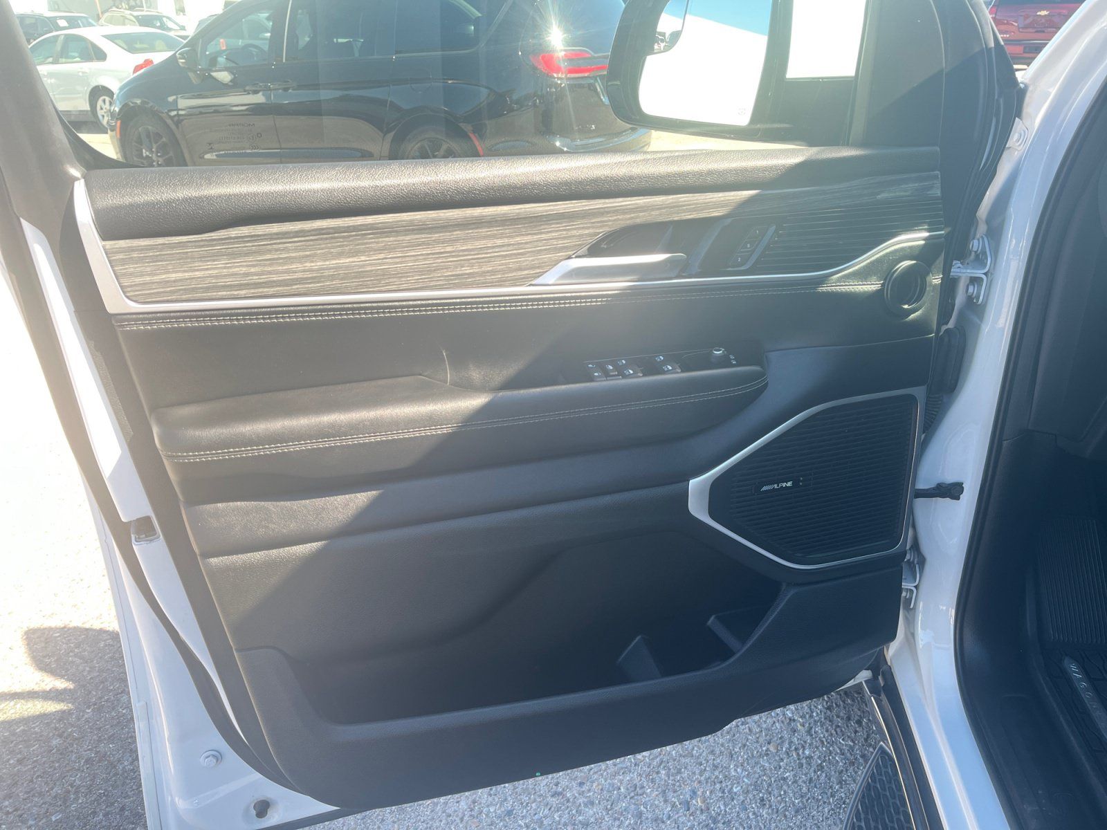 Used 2022 Jeep Wagoneer Series II AWD/4WD image 13