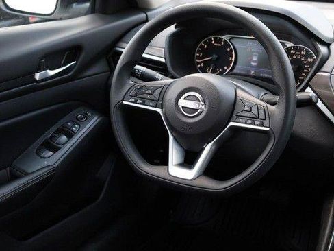 Used 2025 Nissan Altima 2.5 SV FWD image 22