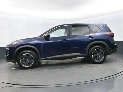 Used 2025 Nissan Rogue SV image 5