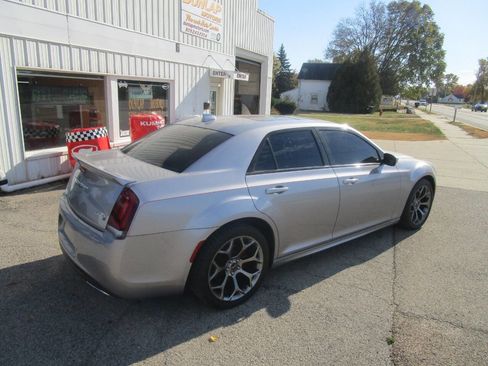 Used 2018 Chrysler 300 S w/ 300S Premium Group image 5