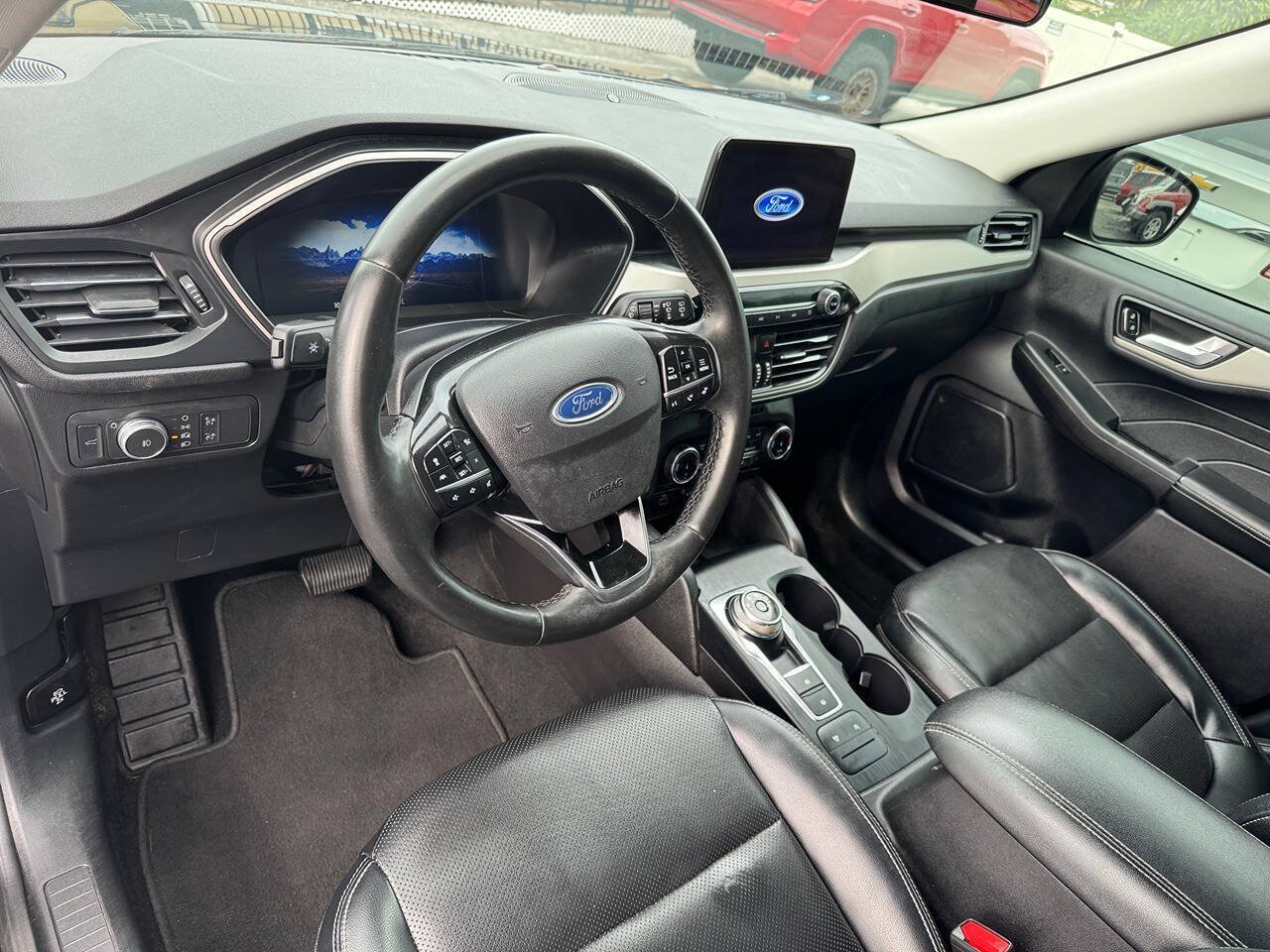 Used 2022 Ford Escape SEL w/ Technology Package FWD image 11