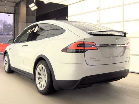 Used 2018 Tesla Model X 75D image 4