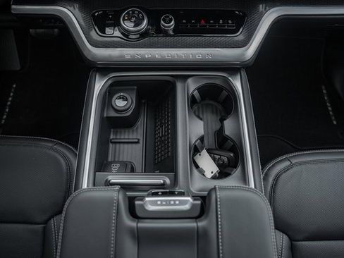 New 2025 Ford Expedition Platinum w/ Stealth Performance Package image 37