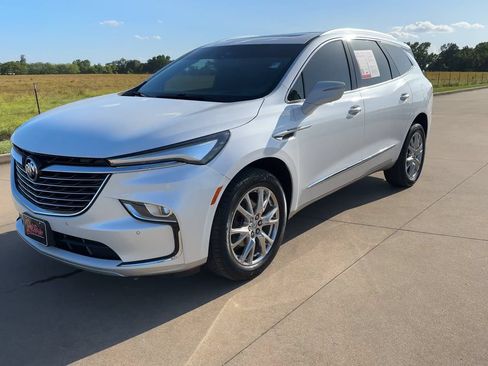 Used 2023 Buick Enclave Premium w/ Experience Buick Package FWD image 5