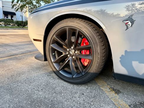 Used 2022 Dodge Challenger R/T w/ Plus Package image 20