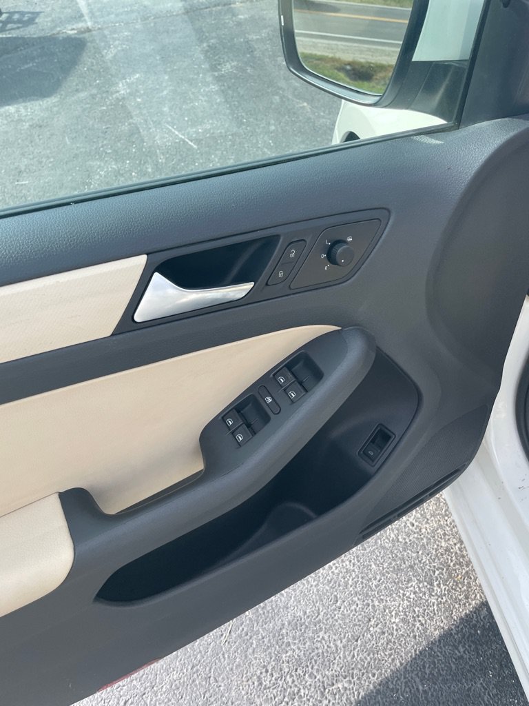 Used 2012 Volkswagen Jetta SE FWD image 11