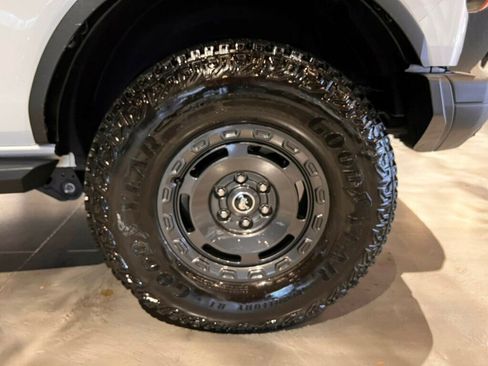 Used 2025 Ford Bronco Badlands image 11