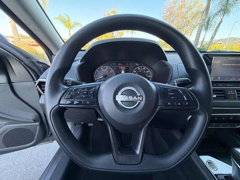 Used 2024 Nissan Altima 2.5 S FWD image 28