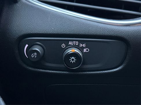 Used 2021 Chevrolet Malibu LT image 22