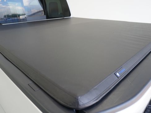 Used 2021 Nissan Titan SV w/ SV Convenience Package image 7