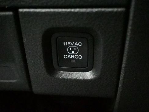 Used 2025 RAM 2500 Laramie AWD/4WD image 18
