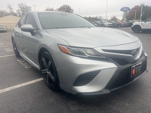 Used 2018 Toyota Camry SE image 7