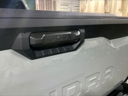 Used 2025 Toyota Tundra SR5 w/ SR5 Premium Package AWD/4WD image 32