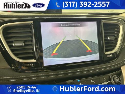 Used 2024 Chrysler Pacifica Limited FWD image 17