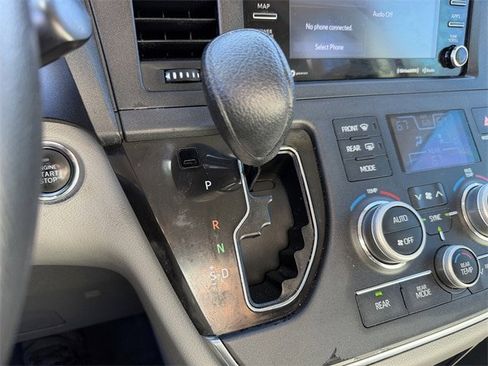 Used 2019 Toyota Sienna LE image 19