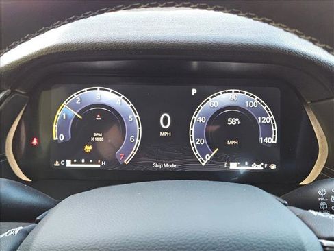 New 2025 Jeep Grand Cherokee Altitude image 11