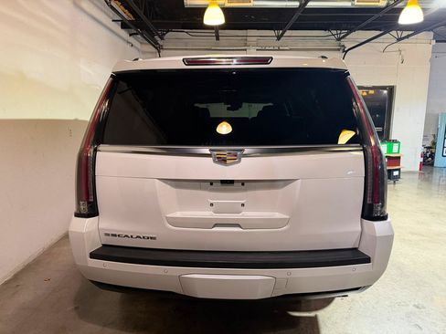 Used 2020 Cadillac Escalade ESV Luxury AWD/4WD image 7