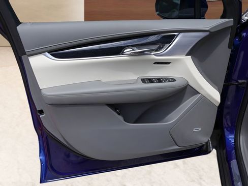 Certified 2025 Cadillac XT6 Premium Luxury w/ Technology Package FWD image 25