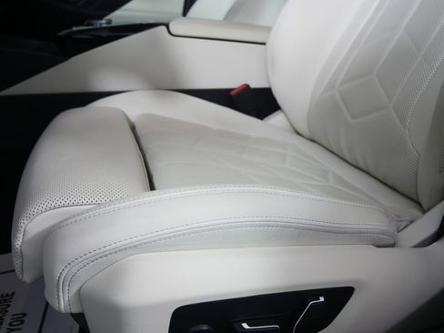 Certified 2025 BMW 530i image 9