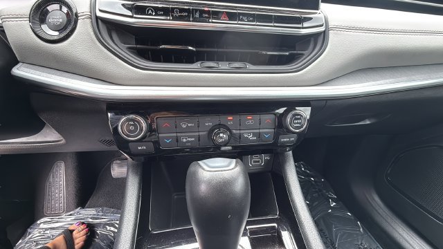 Used 2025 Jeep Compass Limited AWD/4WD image 32