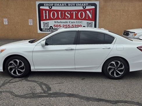 Used 2017 Honda Accord EX image 1