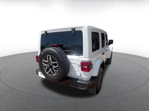 Used 2025 Jeep Wrangler Sahara AWD/4WD image 16