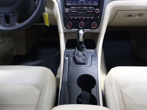 Used 2013 Volkswagen Passat Wolfsburg Edition image 20