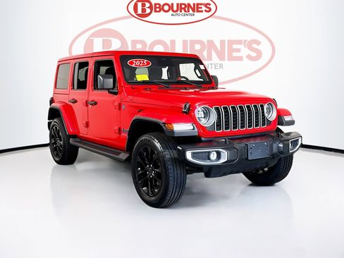 Used 2025 Jeep Wrangler Unlimited Sahara AWD/4WD image 1
