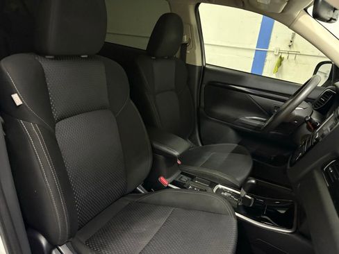 Used 2019 Mitsubishi Outlander ES FWD image 19