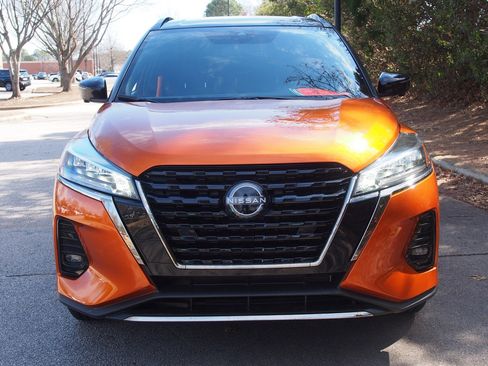 Used 2024 Nissan Kicks SR image 2