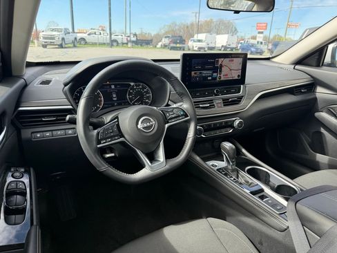 Used 2023 Nissan Altima 2.5 SV w/ SV Premium Package image 5