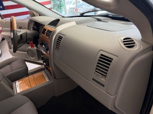 Used 2007 Chrysler Aspen Limited image 22