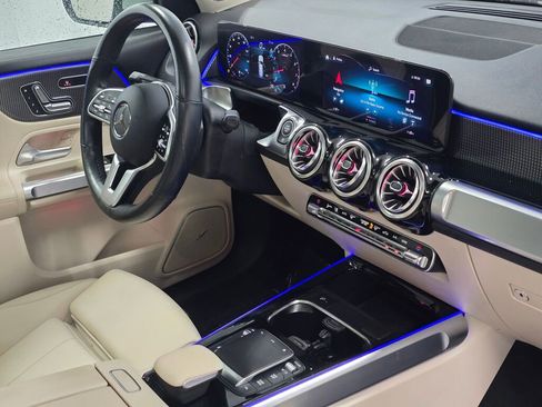 Used 2023 Mercedes-Benz GLB 250 4MATIC w/ Premium Package image 28