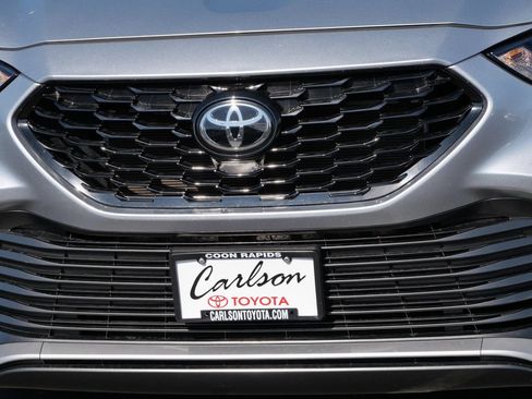 Used 2022 Toyota Highlander XSE AWD/4WD image 9