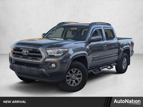 Used 2017 Toyota Tacoma TRD Off-Road image 1