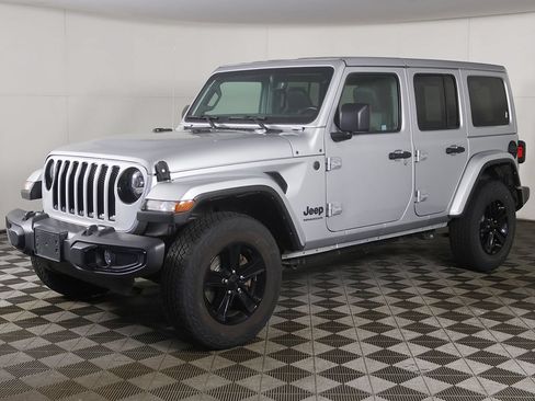 Used 2023 Jeep Wrangler Unlimited Sahara AWD/4WD image 6