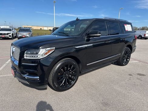 Used 2021 Lincoln Navigator Reserve w/ Luxury Package image 3