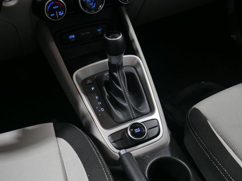 Used 2024 Hyundai Venue SEL image 24