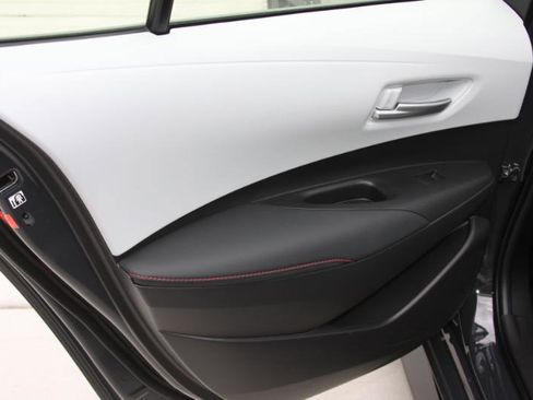 Used 2025 Toyota Corolla SE w/ SE Premium Package image 40