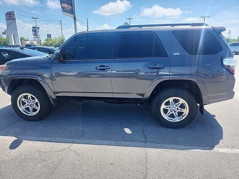 Used 2016 Toyota 4Runner SR5 image 10