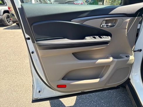 Used 2016 Honda Pilot EX image 16