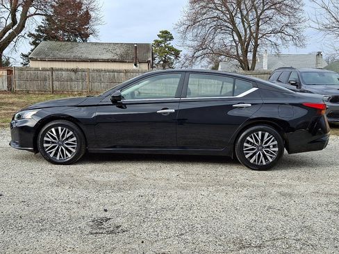 Used 2023 Nissan Altima 2.5 SV FWD image 2