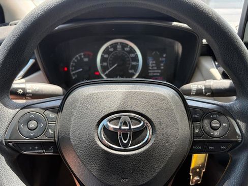 Used 2022 Toyota Corolla LE FWD image 17
