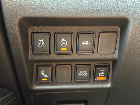 Used 2019 Nissan Pathfinder SL AWD/4WD image 17